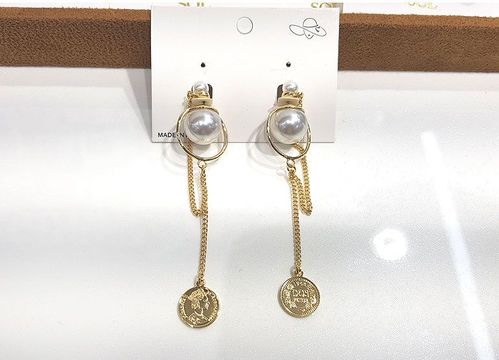人造珍珠 g/对 佩戴后大小*cm以下为韩国饰品官网图片,不作为实物产品